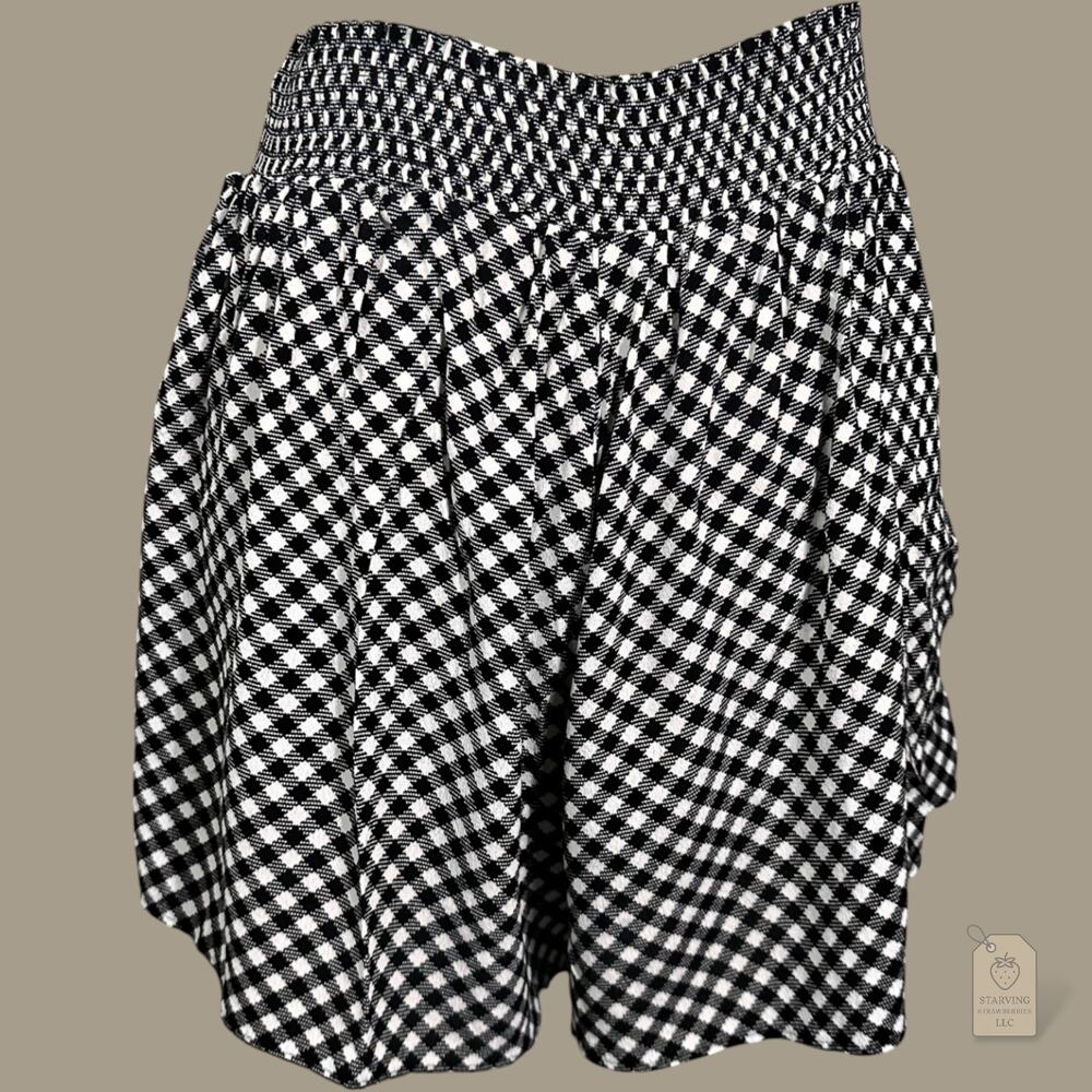 Victoria’s Secret PINK Black White Gingham Daisy Shorts Size L Smocked Waist